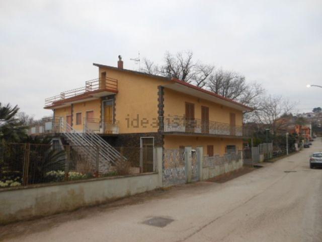 Villetta indipendente in vendita di 300 m² in Via Fontanelle