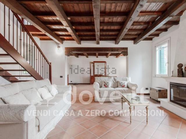 Villetta indipendente in vendita di 300 m² in Via Fabio Filzi, 233