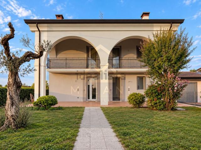 Villetta indipendente in vendita di 300 m² in Via Fabris