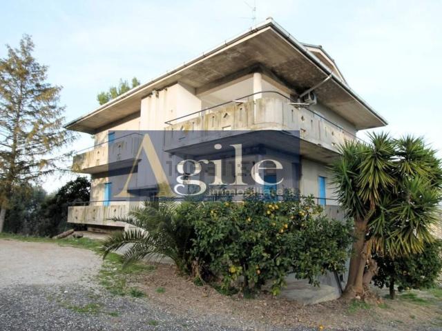Villetta indipendente in vendita di 300 m² in Via Ferretti