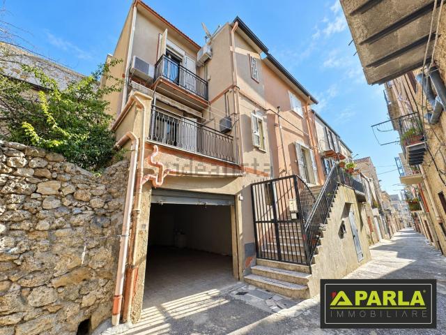 Villetta indipendente in vendita di 300 m² in Via Francesco Domenico Guerrazzi, 15