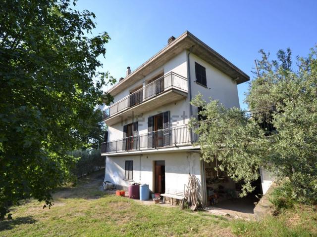 Villetta indipendente in vendita di 300 m² in Via Isonzo