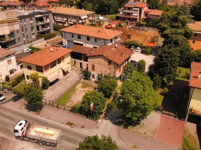 Villetta indipendente in vendita di 300 m² in Via IV Novembre