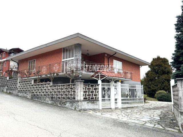 Villetta indipendente in vendita di 300 m² in Via Lanzo, 8