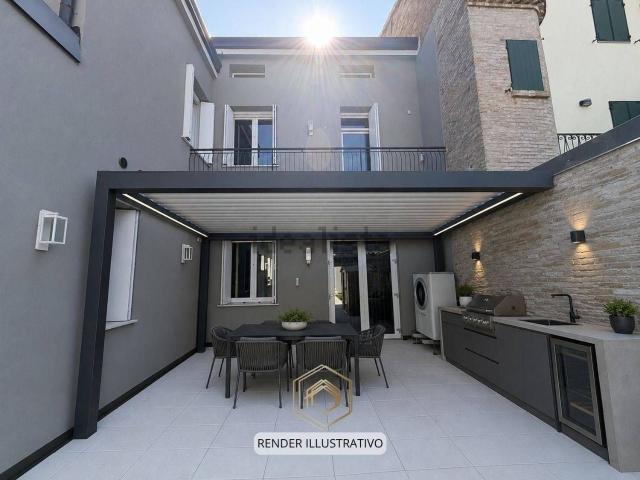 Villetta indipendente in vendita di 300 m² in Via Ludovico Ariosto