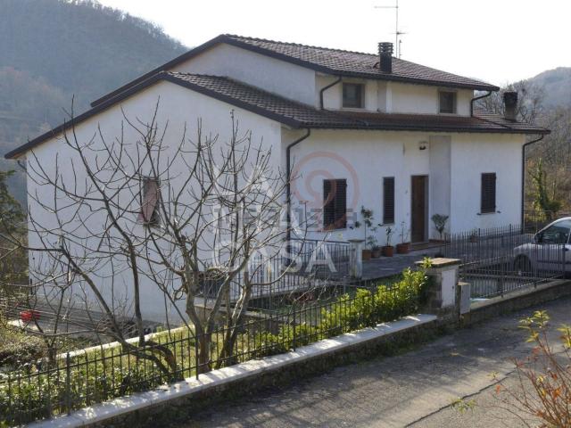 Villetta indipendente in vendita di 300 m² in Via Luigi Einaudi, 1