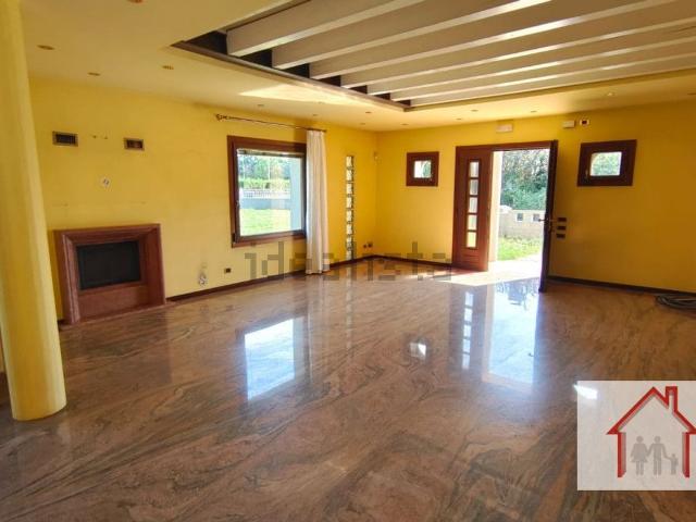 Villetta indipendente in vendita di 300 m² in Via Monte Grappa, 2