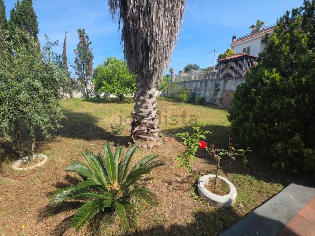 Villetta indipendente in vendita di 300 m² in Via Montenuovo Licola Patria, 120