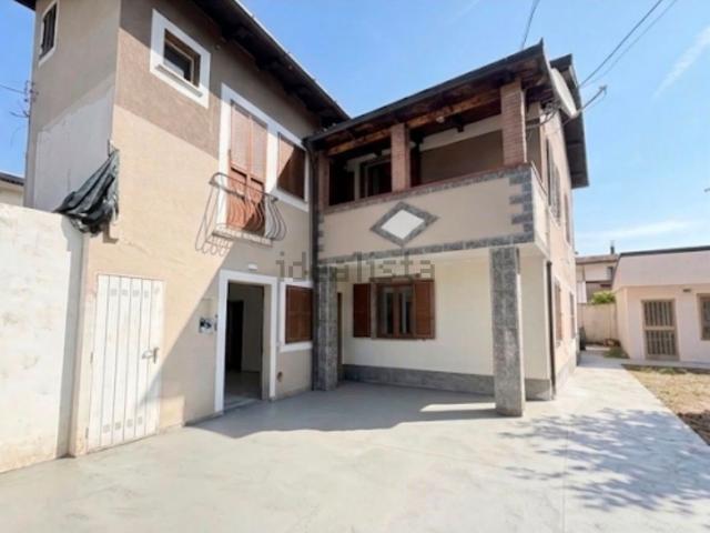 Villetta indipendente in vendita di 300 m² in Via Monticelli, 27