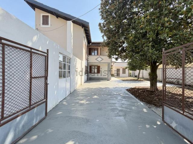 Villetta indipendente in vendita di 300 m² in Via Monticelli, 27