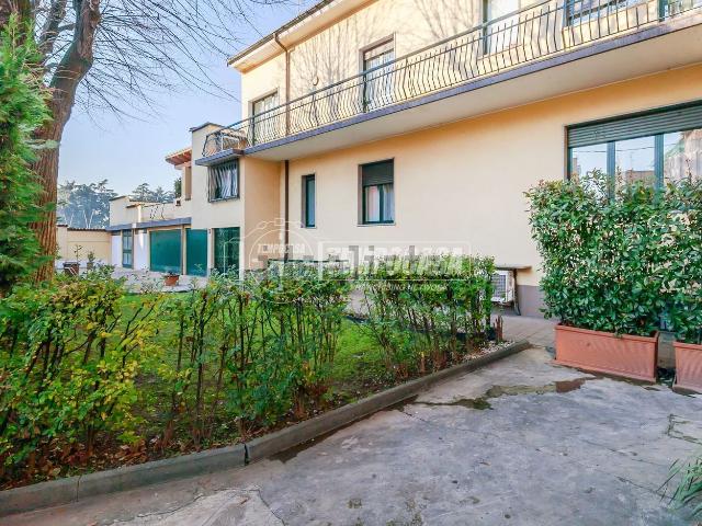 Villetta indipendente in vendita di 300 m² in Via Madonnina, 2