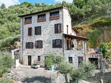 Villetta indipendente in vendita di 300 m² in Via Marcello Lucchesi