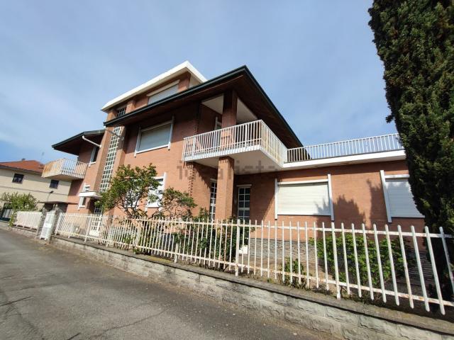 Villetta indipendente in vendita di 300 m² in Via martin luther king, 17