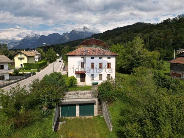 Villetta indipendente in vendita di 300 m² in Via Meassa