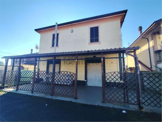 Villetta indipendente in vendita di 300 m² in Via Milano