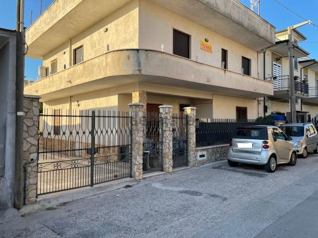 Villetta indipendente in vendita di 300 m² in Via Napoleone Bonaparte