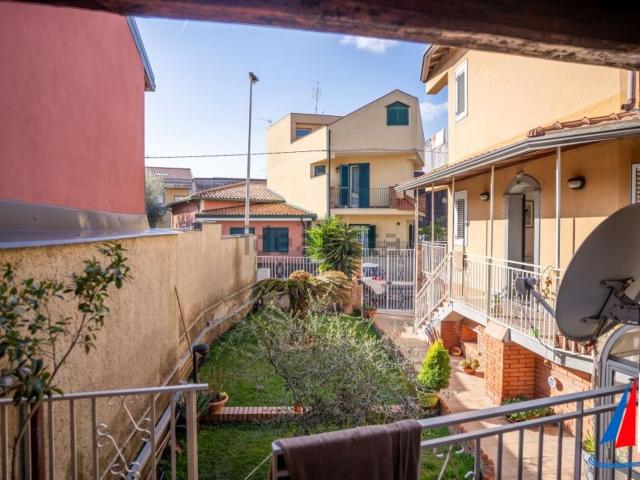 Villetta indipendente in vendita di 300 m² in Via Napoli