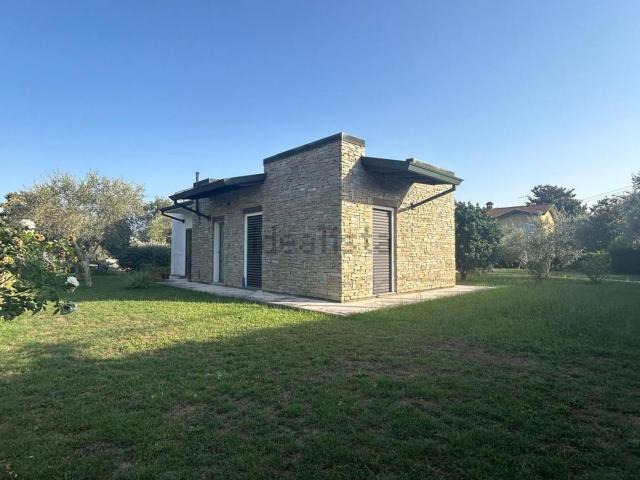 Villetta indipendente in vendita di 300 m² in Via Nespolo