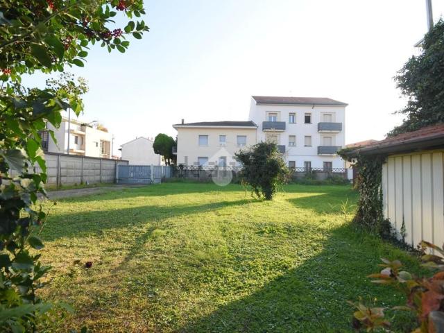 Villetta indipendente in vendita di 300 m² in Via Sondrio