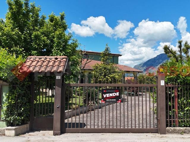 Villetta indipendente in vendita di 300 m² in Via Sala Tedeschi, 1