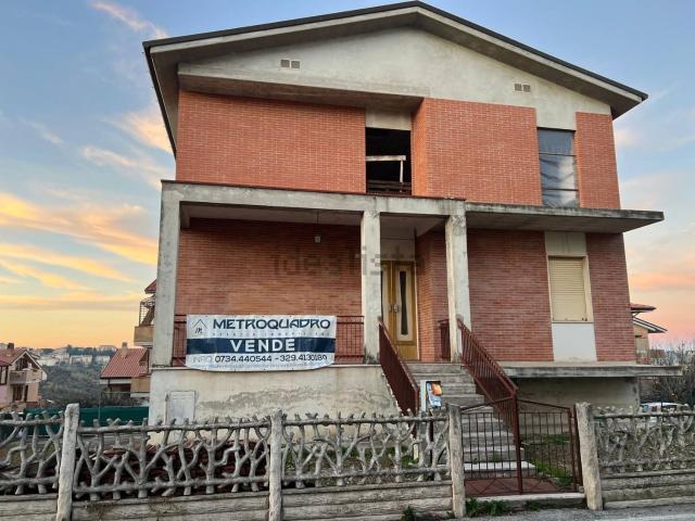 Villetta indipendente in vendita di 300 m² in Via Sant&apos Andrea