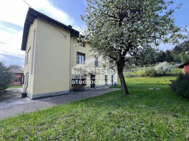 Villetta indipendente in vendita di 300 m² in Via Santa Lucia