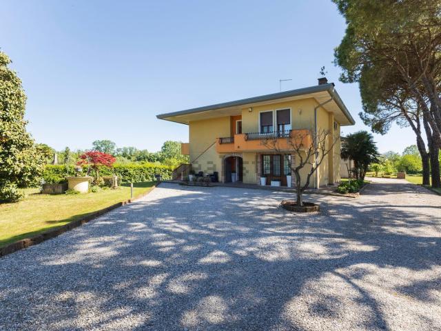 Villetta indipendente in vendita di 300 m² in Via Sile, 12