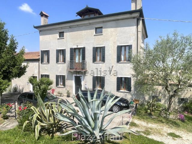 Villetta indipendente in vendita di 300 m² in Via Stazione