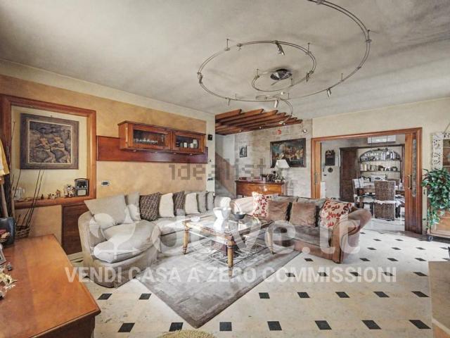 Villetta indipendente in vendita di 300 m² in Via Pozzetto, 54