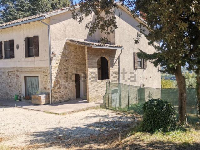 Villetta indipendente in vendita di 300 m² in Via Pomontina, 31