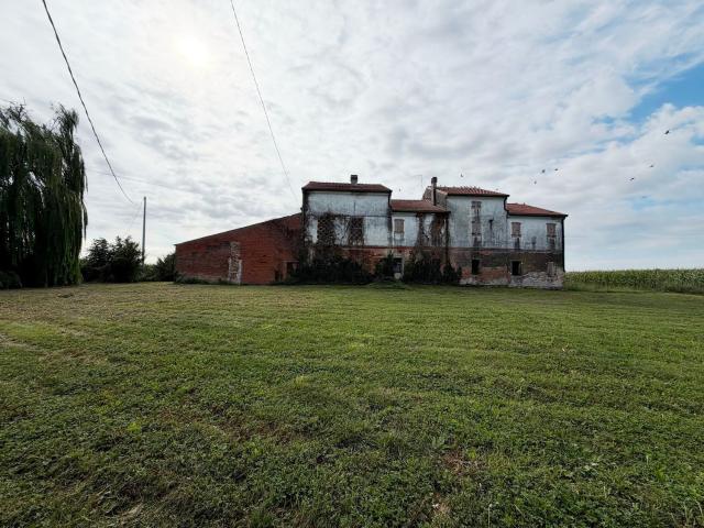 Villetta indipendente in vendita di 300 m² in Via Pezzone