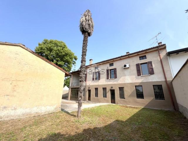 Villetta indipendente in vendita di 300 m² in Via Piave, 52