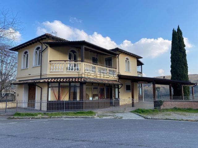 Villetta indipendente in vendita di 300 m² in Via PICCININI