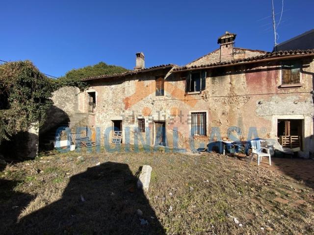Villetta indipendente in vendita di 300 m² in Via Pier Luigi Albini