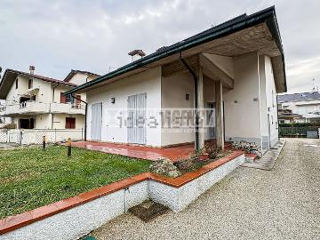 Villetta indipendente in vendita di 300 m² in Via Pinarella, 264