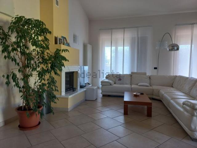 Villetta indipendente in vendita di 300 m² in Via Pino