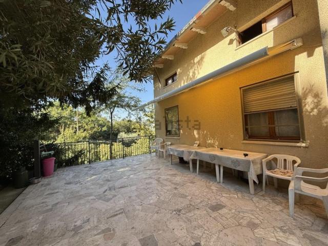 Villetta indipendente in vendita di 300 m² in Via pisciarello, 1