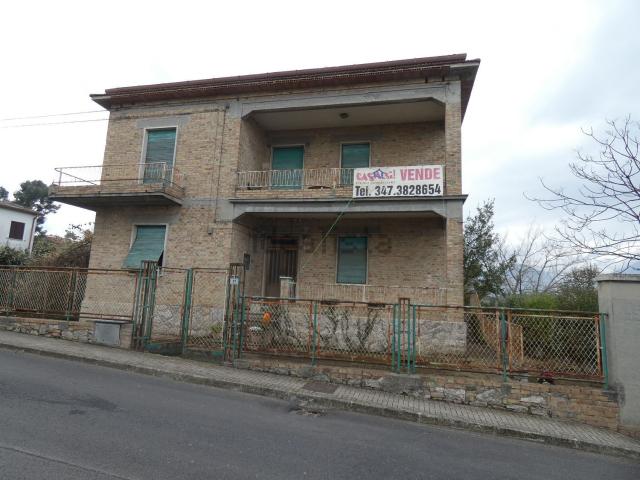 Villetta indipendente in vendita di 300 m² in Via Regina Margherita