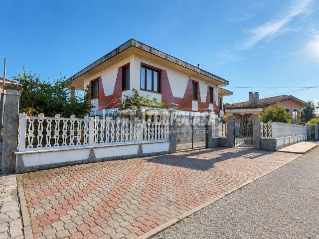 Villetta indipendente in vendita di 300 m² in Via Renato Martorelli, 5