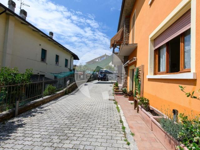 Villetta indipendente in vendita di 300 m² in Via Wilmo Fontanesi, 6