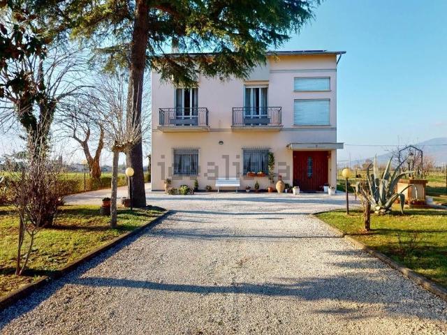 Villetta indipendente in vendita di 300 m² in Via Torre Acquatino, 14