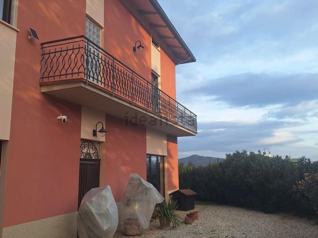 Villetta indipendente in vendita di 300 m² in Via Tavernelle, 29