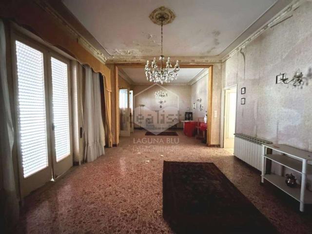 Villetta indipendente in vendita di 300 m² in Via Trapani