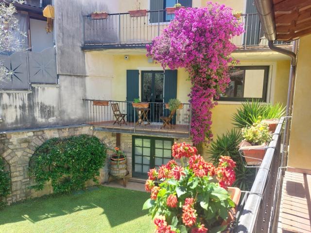 Villetta indipendente in vendita di 300 m² in Via Trento