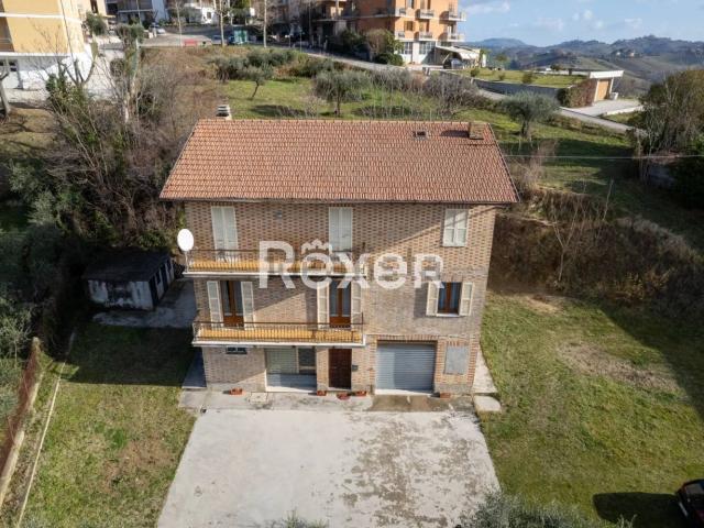 Villetta indipendente in vendita di 300 m² in Via Trieste, 147