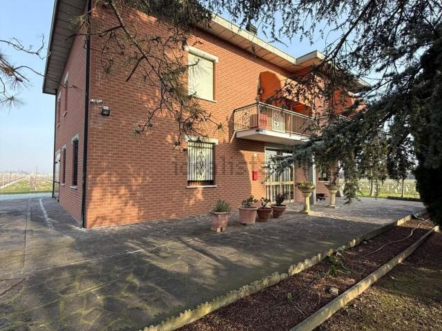 Villetta indipendente in vendita di 300 m² in Via Uccivello, 27