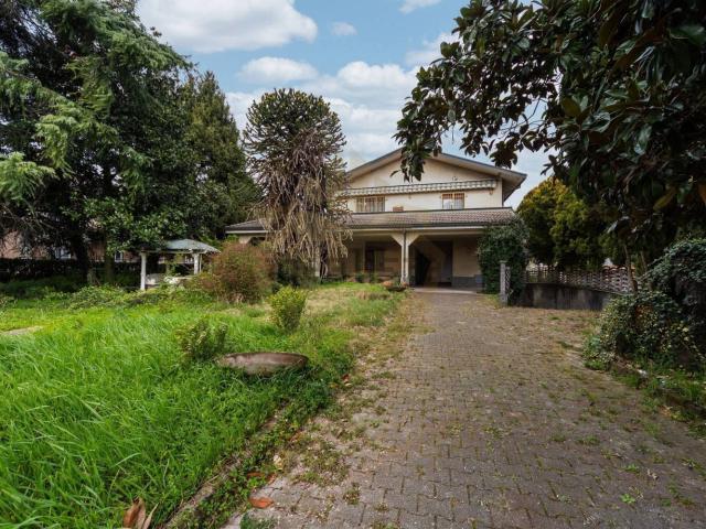 Villetta indipendente in vendita di 300 m² in Via Ugo Bassi, 42