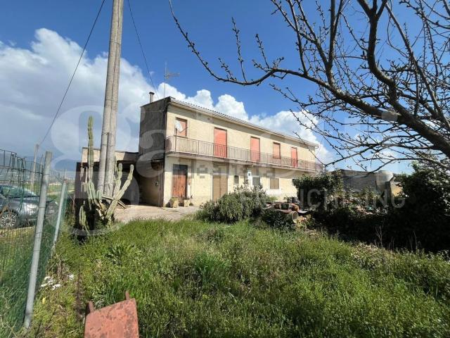 Villetta indipendente in vendita di 300 m² in Via Volturno