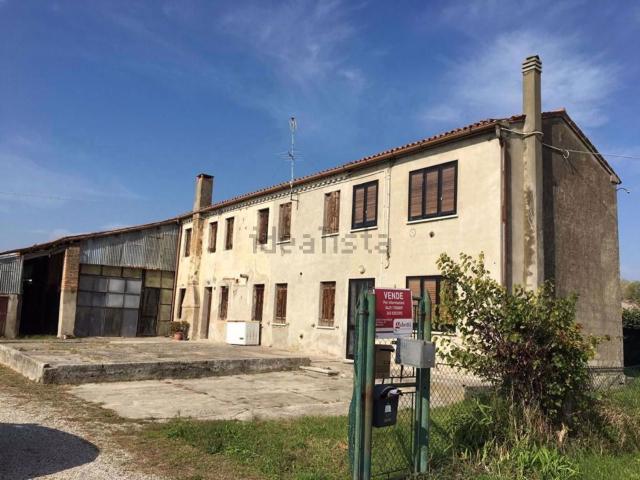 Villetta indipendente in vendita di 300 m² in Via Vetta, 22