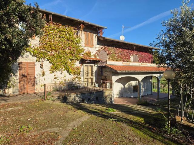 Villetta indipendente in vendita di 300 m² in Via vecchia fiorentina i tronco